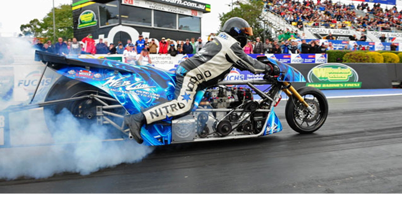 Рис. 3. Закреплённый в задней части мотоцикла специальный упор, предотвращает опрокидывание мотоцикла назад во время разгона Рис. 3. Закреплённый в задней части мотоцикла специальный упор, предотвращает опрокидывание мотоцикла назад во время разгона